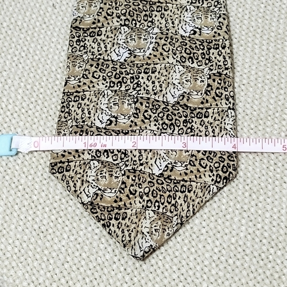 Vintage WWF Jaguar Necktie 100% Silk Necktie Made in USA - Picture 6 of 7